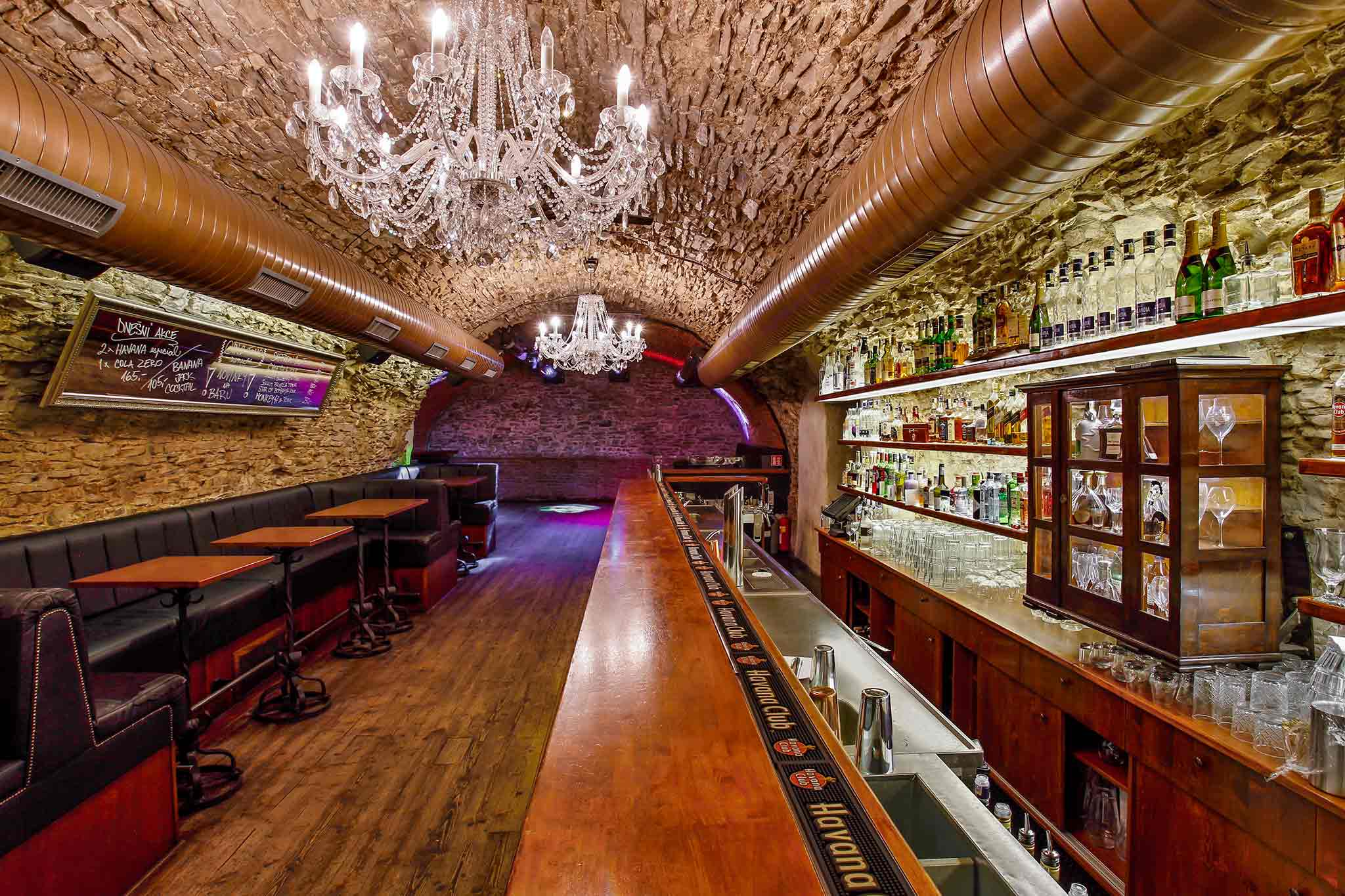 Charles bar